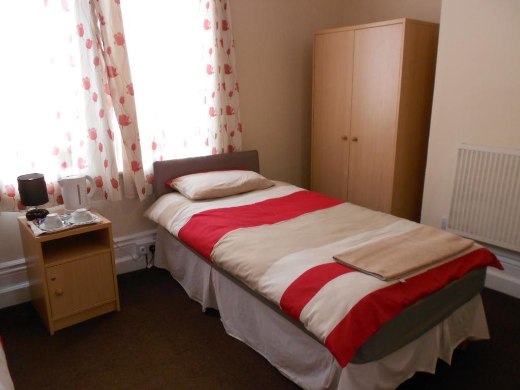 Acorn Lodge Guest House - Free Parking Госпорт Номер фото